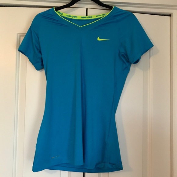 Nike Tops - Nike Dri-Fit tee